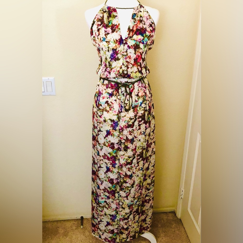 GUESS LOS ANGELES stunning halter dress. The colors are more vibrant. New cond
